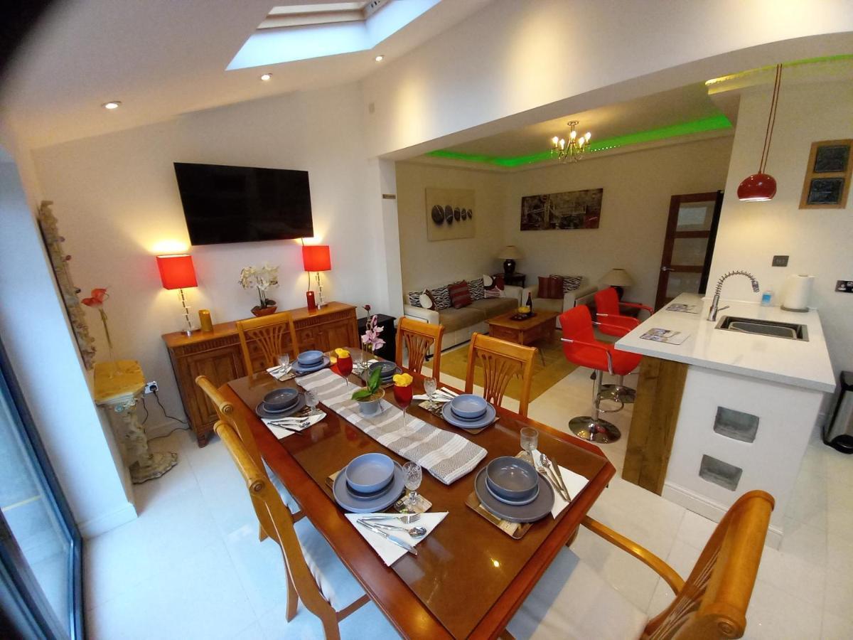 Luxury Holiday Home, Near Beach เซาเทนด์ ออน ซี ภายนอก รูปภาพ