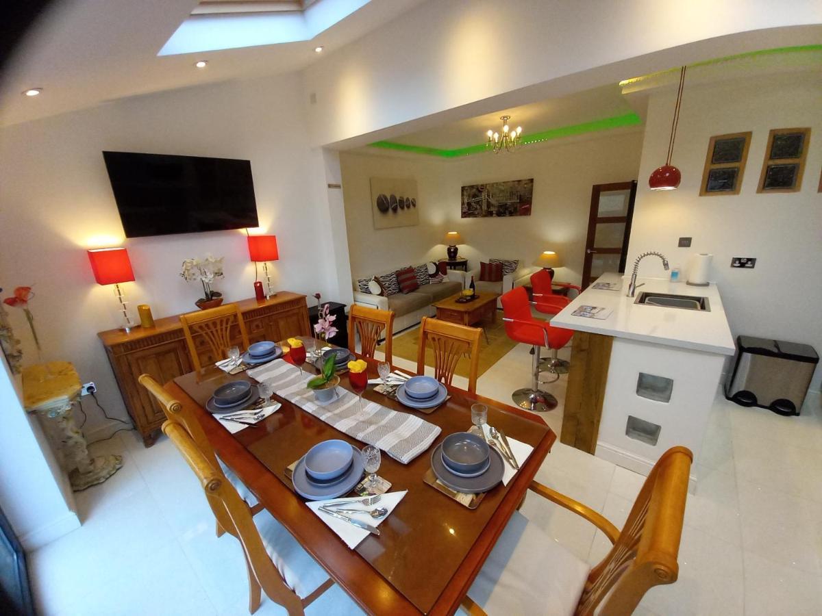 Luxury Holiday Home, Near Beach เซาเทนด์ ออน ซี ภายนอก รูปภาพ
