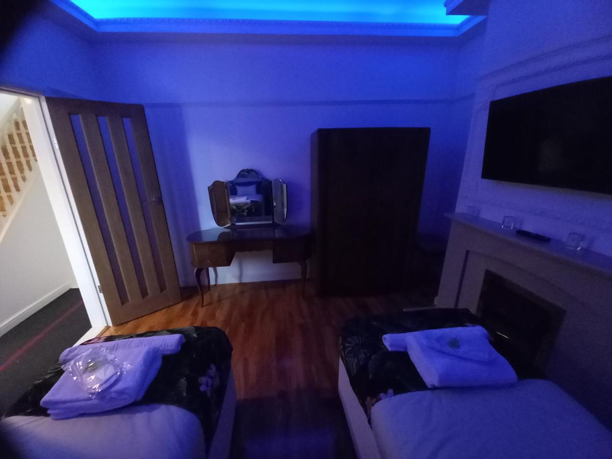 Luxury Holiday Home, Near Beach เซาเทนด์ ออน ซี ภายนอก รูปภาพ
