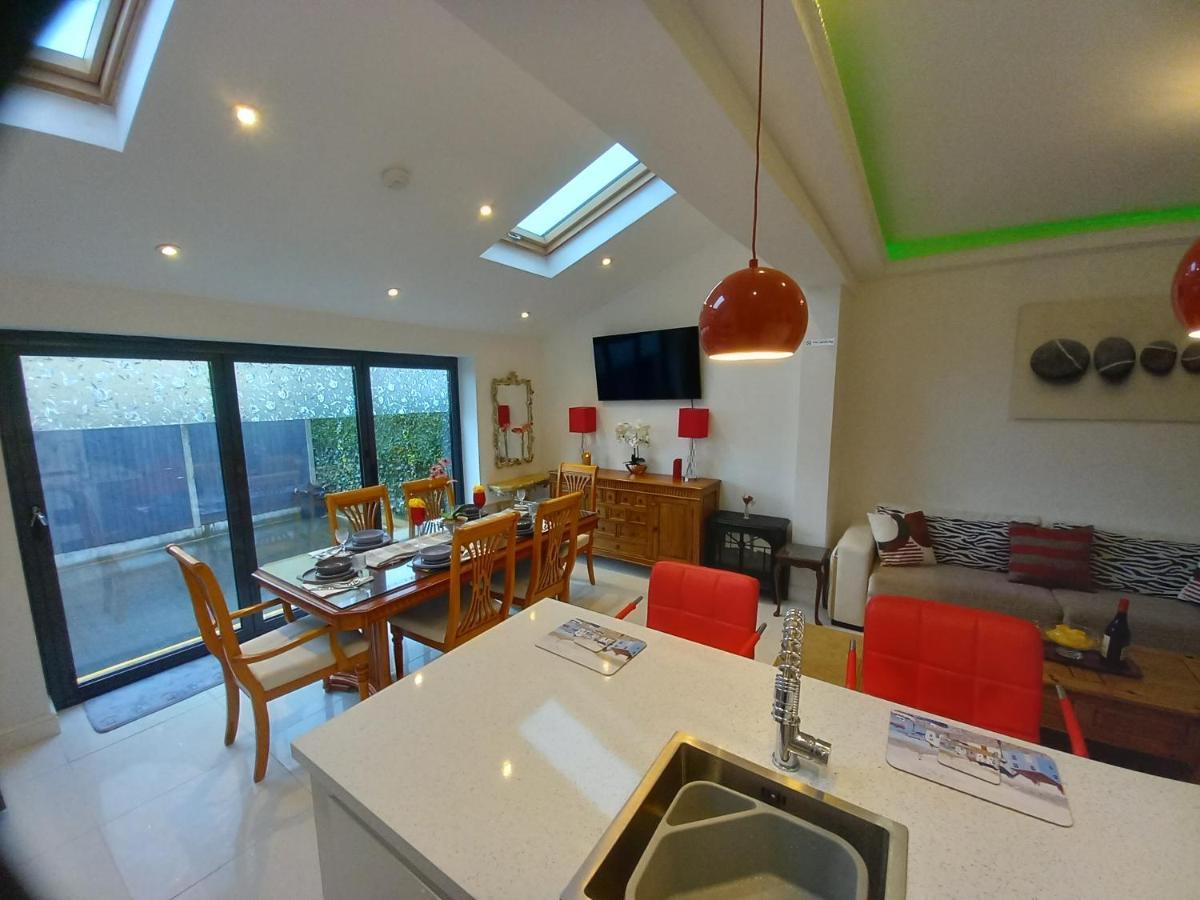 Luxury Holiday Home, Near Beach เซาเทนด์ ออน ซี ภายนอก รูปภาพ