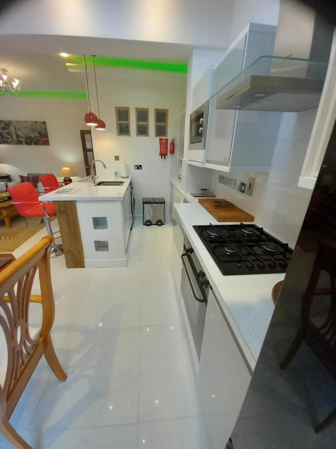 Luxury Holiday Home, Near Beach เซาเทนด์ ออน ซี ภายนอก รูปภาพ